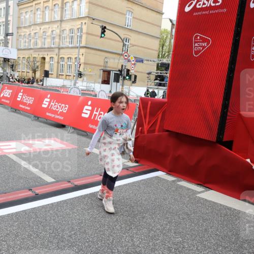 25.04.2026 - Das Zehntel Strokosch-Dieckow http://msf.ph/oto/9633501 25.04.2026 11:09:49 Ziel 6182, 6561, 6657 meine-sportfotos.de