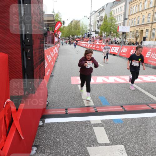 25.04.2026 - Das Zehntel Strokosch-Dieckow http://msf.ph/oto/9633526 25.04.2026 11:09:46 Ziel 5560, 5562, 6024, 6182, 6561, 6657 meine-sportfotos.de