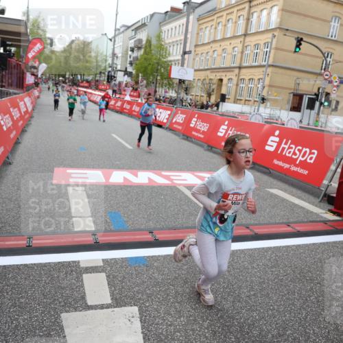 25.04.2026 - Das Zehntel Strokosch-Dieckow http://msf.ph/oto/9633643 25.04.2026 11:09:23 Ziel 5652, 6562, 6563, 7271, 7654 meine-sportfotos.de