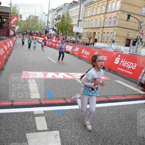 25.04.2026 - Das Zehntel Strokosch-Dieckow http://msf.ph/oto/9633646 25.04.2026 11:09:23 Ziel 5652, 6562, 6563, 7271, 7654 meine-sportfotos.de