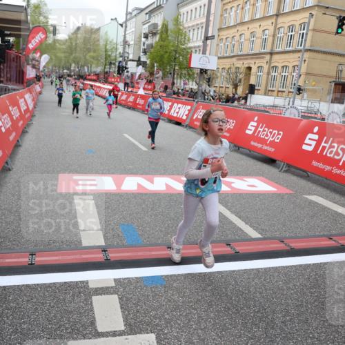 25.04.2026 - Das Zehntel Strokosch-Dieckow http://msf.ph/oto/9633650 25.04.2026 11:09:23 Ziel 5652, 6562, 6563, 7271, 7654 meine-sportfotos.de