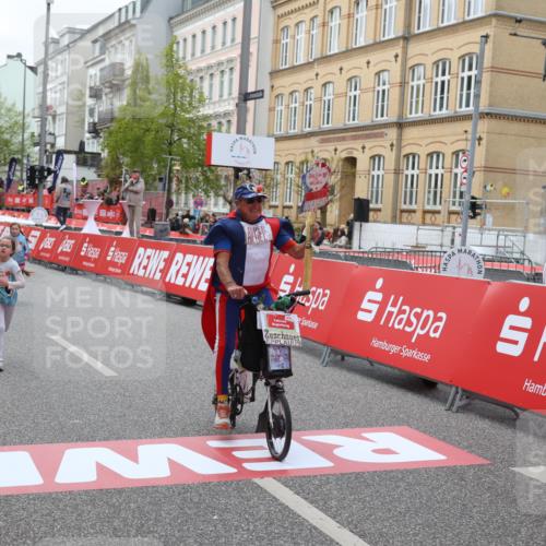 25.04.2026 - Das Zehntel Strokosch-Dieckow http://msf.ph/oto/9633666 25.04.2026 11:09:20 Ziel 5652, 6562, 6563, 7271 meine-sportfotos.de