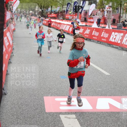 25.04.2026 - Das Zehntel Strokosch-Dieckow http://msf.ph/oto/9633730 25.04.2026 11:09:13 Ziel 5014, 5087, 5130, 5604, 7568, 7570 meine-sportfotos.de