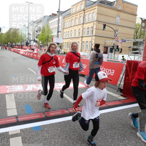 25.04.2026 - Das Zehntel Strokosch-Dieckow http://msf.ph/oto/9633731 25.04.2026 11:13:21 Ziel 5016, 5876, 5883 meine-sportfotos.de