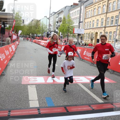 25.04.2026 - Das Zehntel Strokosch-Dieckow http://msf.ph/oto/9633757 25.04.2026 11:13:20 Ziel 5016, 5876, 5883 meine-sportfotos.de