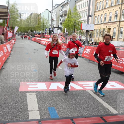 25.04.2026 - Das Zehntel Strokosch-Dieckow http://msf.ph/oto/9633758 25.04.2026 11:13:20 Ziel 5016, 5876, 5883 meine-sportfotos.de