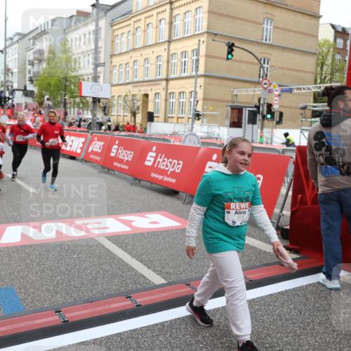 25.04.2026 - Das Zehntel Strokosch-Dieckow http://msf.ph/oto/9633775 25.04.2026 11:13:18 Ziel 5016, 5876, 5883 meine-sportfotos.de
