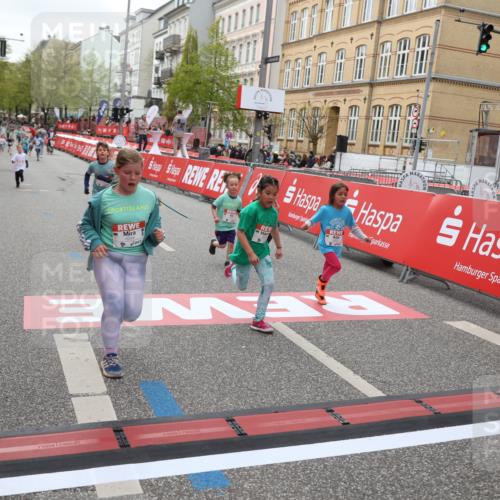 25.04.2026 - Das Zehntel Strokosch-Dieckow http://msf.ph/oto/9633785 25.04.2026 11:09:02 Ziel 5054, 5477, 5932, 5936, 6048, 6462, 6800, 7419, 7425, 7448, 7451 meine-sportfotos.de