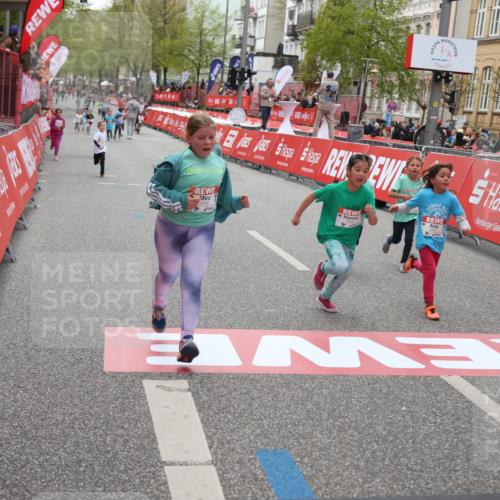 25.04.2026 - Das Zehntel Strokosch-Dieckow http://msf.ph/oto/9633792 25.04.2026 11:09:02 Ziel 5054, 5477, 5932, 5936, 6048, 6462, 6800, 7419, 7425, 7448, 7451 meine-sportfotos.de