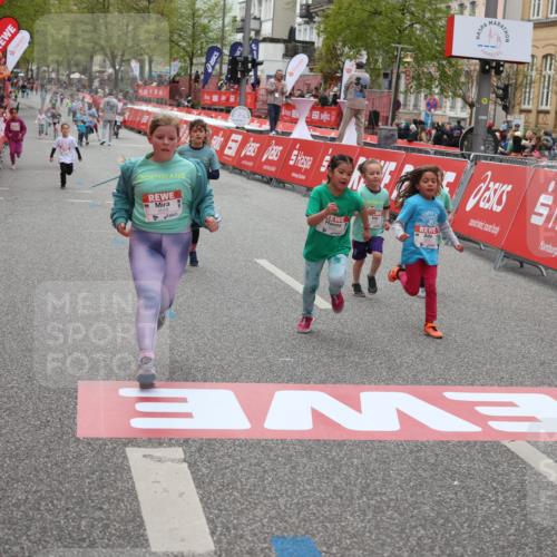 25.04.2026 - Das Zehntel Strokosch-Dieckow http://msf.ph/oto/9633796 25.04.2026 11:09:01 Ziel 5054, 5477, 6048, 6462, 6800, 7419, 7425, 7451 meine-sportfotos.de