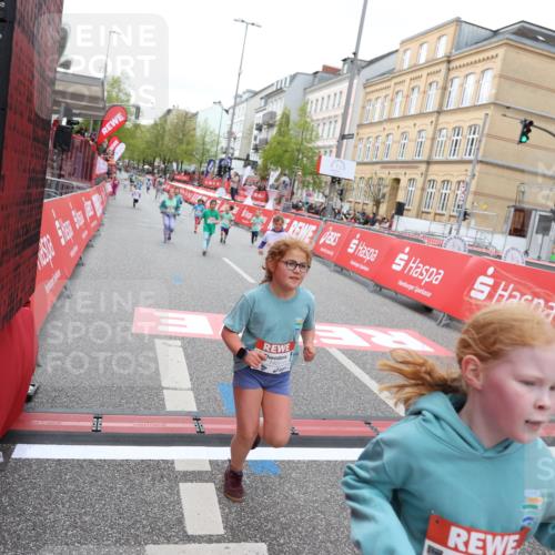 25.04.2026 - Das Zehntel Strokosch-Dieckow http://msf.ph/oto/9633804 25.04.2026 11:08:59 Ziel 5054, 5477, 6803, 7419, 7451 meine-sportfotos.de