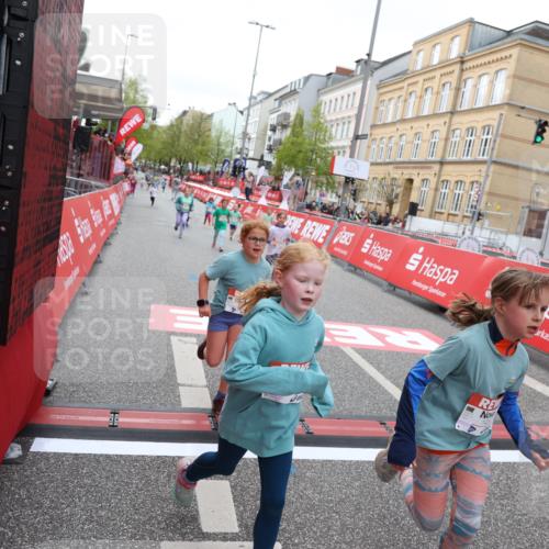 25.04.2026 - Das Zehntel Strokosch-Dieckow http://msf.ph/oto/9633806 25.04.2026 11:08:59 Ziel 5054, 5477, 6803, 7419, 7451 meine-sportfotos.de