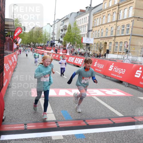 25.04.2026 - Das Zehntel Strokosch-Dieckow http://msf.ph/oto/9633810 25.04.2026 11:08:58 Ziel 5477, 6803, 7419, 7451 meine-sportfotos.de