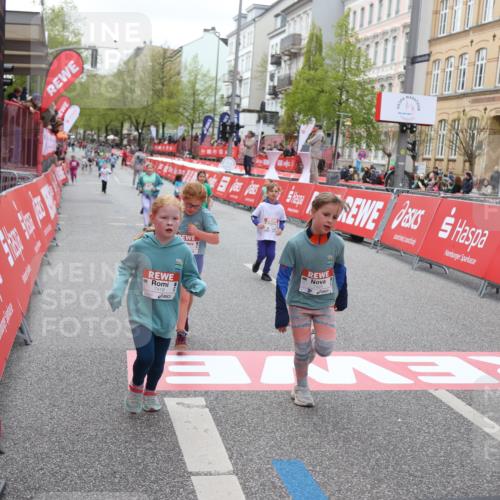 25.04.2026 - Das Zehntel Strokosch-Dieckow http://msf.ph/oto/9633813 25.04.2026 11:08:58 Ziel 5477, 6803, 7419, 7451 meine-sportfotos.de