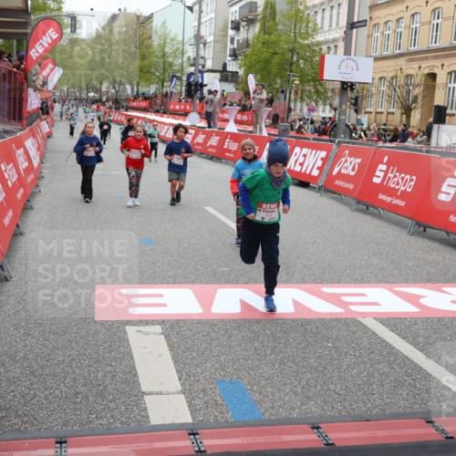 25.04.2026 - Das Zehntel Strokosch-Dieckow http://msf.ph/oto/9633854 25.04.2026 11:08:35 Ziel 5027, 6443, 6559, 6777, 6819 meine-sportfotos.de