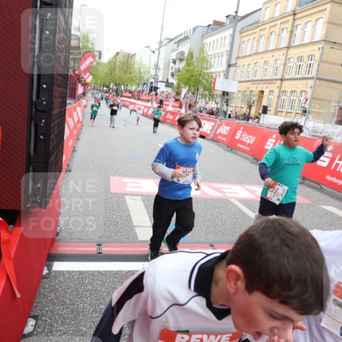 25.04.2026 - Das Zehntel Strokosch-Dieckow http://msf.ph/oto/9633899 25.04.2026 11:08:23 Ziel 5060, 5061, 5881, 5939, 6310, 7365, 7431, 7438, 7507, 7668 meine-sportfotos.de