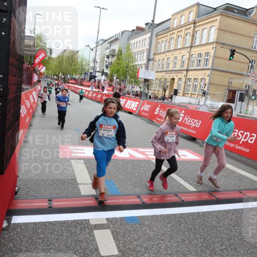 25.04.2026 - Das Zehntel Strokosch-Dieckow http://msf.ph/oto/9633915 25.04.2026 11:08:20 Ziel 5060, 5061, 5881, 5939, 6160, 6163, 6174, 6310, 7263, 7264, 7365, 7431, 7438, 7491, 7507, 7606, 7668, 7990 meine-sportfotos.de