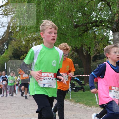 25.04.2026 - Das Zehntel Zöllner http://msf.ph/oto/9657158 25.04.2026 11:42:27 Laufen 1949, 11984, 12137, 70 meine-sportfotos.de