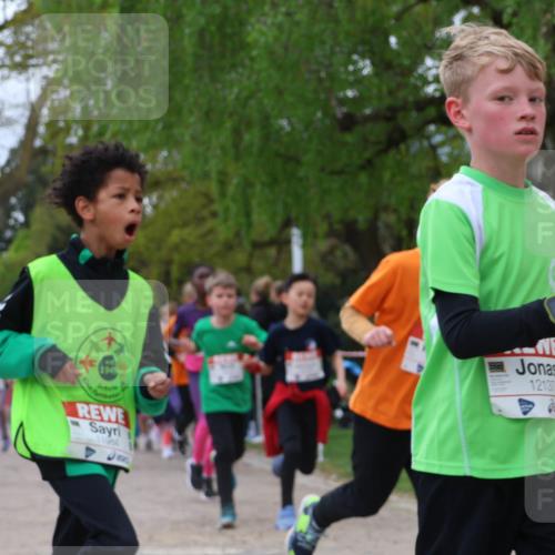 25.04.2026 - Das Zehntel Zöllner http://msf.ph/oto/9657173 25.04.2026 11:42:27 Laufen 1949, 12137, 11984 meine-sportfotos.de