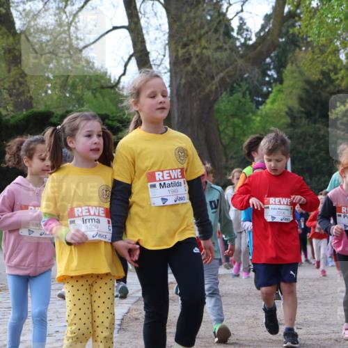 25.04.2026 - Das Zehntel Zöllner http://msf.ph/oto/9657364 25.04.2026 07:47:50 Laufen 37, 1939, 1949, 2206, 3740, 2431 meine-sportfotos.de