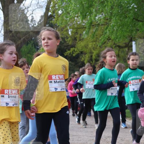 25.04.2026 - Das Zehntel Zöllner http://msf.ph/oto/9657400 25.04.2026 07:47:51 Laufen 1939, 1949, 2431, 2427, 3740 meine-sportfotos.de