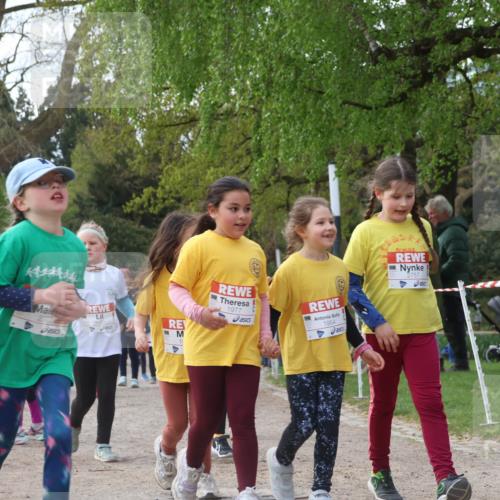 25.04.2026 - Das Zehntel Zöllner http://msf.ph/oto/9657847 25.04.2026 07:48:10 Laufen 2377, 1977, 1954 meine-sportfotos.de