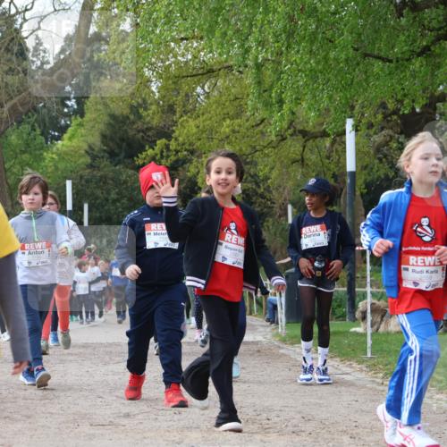 25.04.2026 - Das Zehntel Zöllner http://msf.ph/oto/9657979 25.04.2026 07:48:16 Laufen 1984, 2567, 2558 meine-sportfotos.de