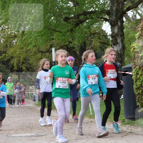 25.04.2026 - Das Zehntel Zöllner http://msf.ph/oto/9658315 25.04.2026 07:48:31 Laufen 3724, 1980 meine-sportfotos.de