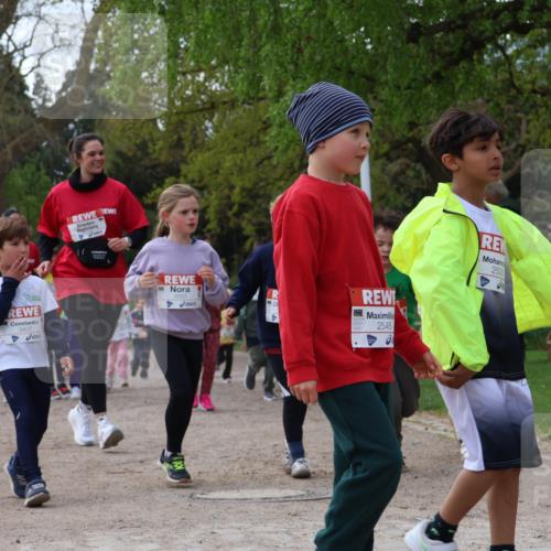 25.04.2026 - Das Zehntel Zöllner http://msf.ph/oto/9658510 25.04.2026 07:48:39 Laufen 231, 3437, 2545, 2530 meine-sportfotos.de