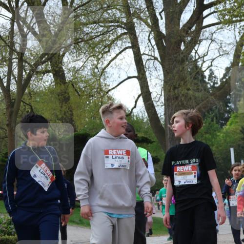 25.04.2026 - Das Zehntel Zöllner http://msf.ph/oto/9658657 25.04.2026 07:48:46 Laufen 147, 1476, 230, 1427, 1360 meine-sportfotos.de