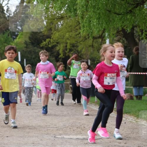 25.04.2026 - Das Zehntel Zöllner http://msf.ph/oto/9658885 25.04.2026 07:48:57 Laufen 13, 3722, 3735, 2535 meine-sportfotos.de
