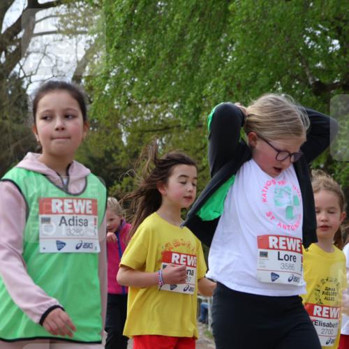 25.04.2026 - Das Zehntel Zöllner http://msf.ph/oto/9659146 25.04.2026 07:49:08 Laufen 2243, 3280, 87, 3586, 2700, 2832 meine-sportfotos.de