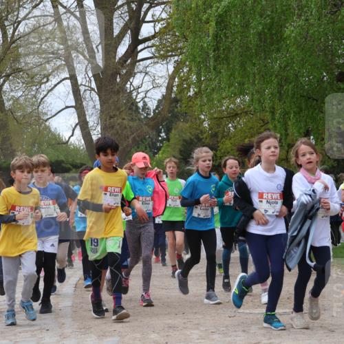25.04.2026 - Das Zehntel Zöllner http://msf.ph/oto/9659414 25.04.2026 11:43:38 Laufen 10532, 19, 11829, 11081, 10 meine-sportfotos.de