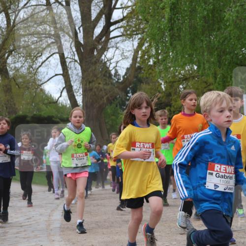 25.04.2026 - Das Zehntel Zöllner http://msf.ph/oto/9659789 25.04.2026 11:43:51 Laufen 1949, 12025, 11068, 10891 meine-sportfotos.de