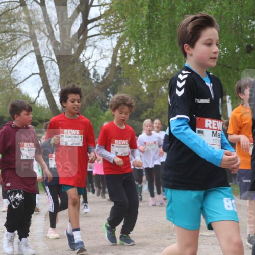 25.04.2026 - Das Zehntel Zöllner http://msf.ph/oto/9660272 25.04.2026 11:44:05 Laufen 11005, 11006, 101, 10146, 8 meine-sportfotos.de