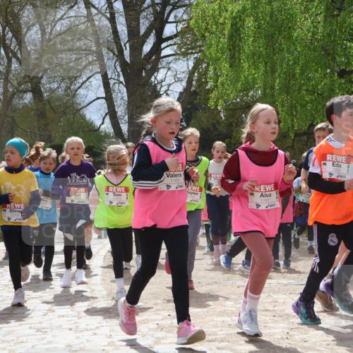 25.04.2026 - Das Zehntel Zöllner http://msf.ph/oto/9661127 25.04.2026 11:44:31 Laufen 488, 10406, 11979, 11655, 11651, 12945 meine-sportfotos.de