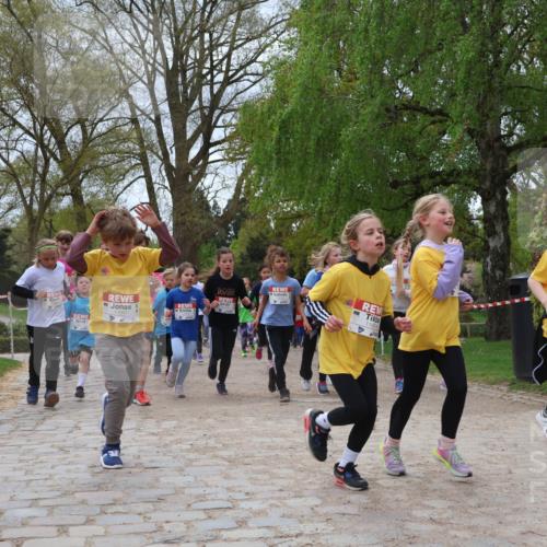 25.04.2026 - Das Zehntel Zöllner http://msf.ph/oto/9661631 25.04.2026 11:44:49 Laufen 40, 11824, 118 meine-sportfotos.de