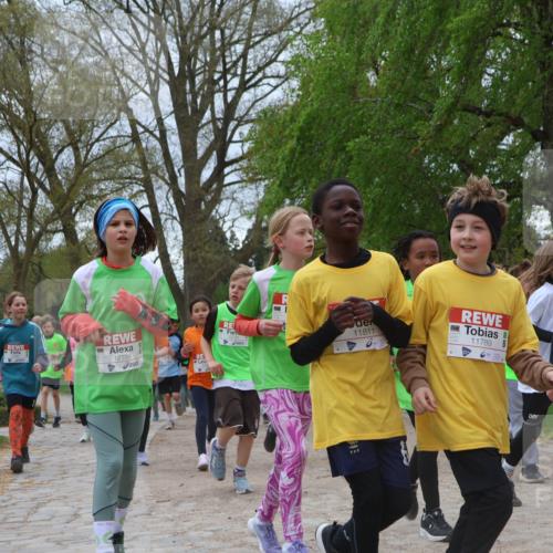 25.04.2026 - Das Zehntel Zöllner http://msf.ph/oto/9663247 25.04.2026 11:45:47 Laufen 11811, 12194, 11789, 12300 meine-sportfotos.de