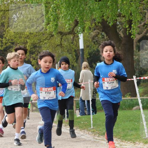 25.04.2026 - Das Zehntel Zöllner http://msf.ph/oto/9663939 25.04.2026 09:39:24 Laufen 20, 7591, 6327, 6339 meine-sportfotos.de