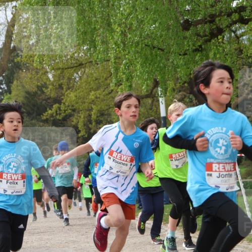 25.04.2026 - Das Zehntel Zöllner http://msf.ph/oto/9663999 25.04.2026 09:39:27 Laufen 6890, 7706, 6075, 6901 meine-sportfotos.de