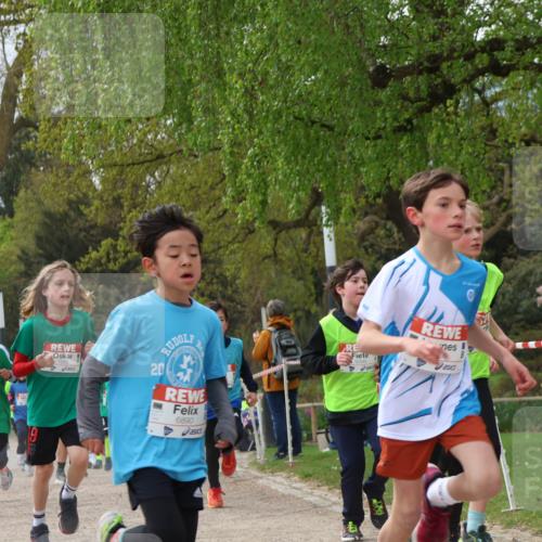 25.04.2026 - Das Zehntel Zöllner http://msf.ph/oto/9664008 25.04.2026 09:39:27 Laufen 7951, 19, 20, 6890 meine-sportfotos.de