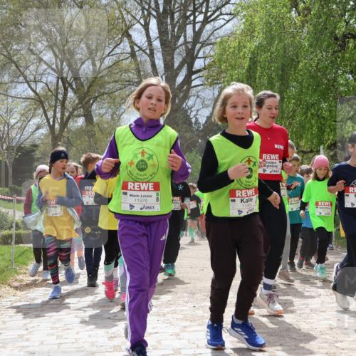 25.04.2026 - Das Zehntel Zöllner http://msf.ph/oto/9664075 25.04.2026 11:46:23 Laufen 1949, 11978, 11964, 10552 meine-sportfotos.de