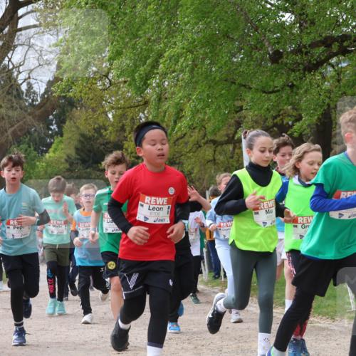 25.04.2026 - Das Zehntel Zöllner http://msf.ph/oto/9665820 25.04.2026 09:40:37 Laufen 7629, 6106, 6055, 6, 250 meine-sportfotos.de