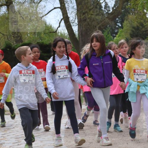 25.04.2026 - Das Zehntel Zöllner http://msf.ph/oto/9666109 25.04.2026 11:47:50 Laufen 12346, 12353, 10380, 994, 128, 10382, 10381, 11528 meine-sportfotos.de