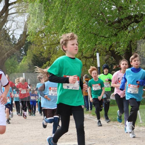 25.04.2026 - Das Zehntel Zöllner http://msf.ph/oto/9666309 25.04.2026 09:40:53 Laufen 6550, 6532, 5825, 5481 meine-sportfotos.de