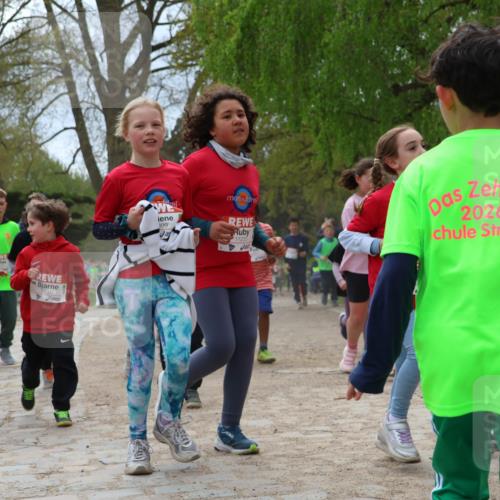 25.04.2026 - Das Zehntel Zöllner http://msf.ph/oto/9666448 25.04.2026 11:48:07 Laufen 12995, 13001, 09, 11225, 2026 meine-sportfotos.de