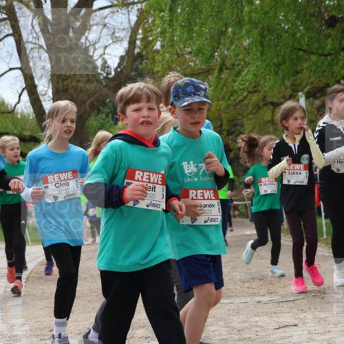 25.04.2026 - Das Zehntel Zöllner http://msf.ph/oto/9667069 25.04.2026 11:48:28 Laufen 12489, 12481, 820, 823, 10133 meine-sportfotos.de