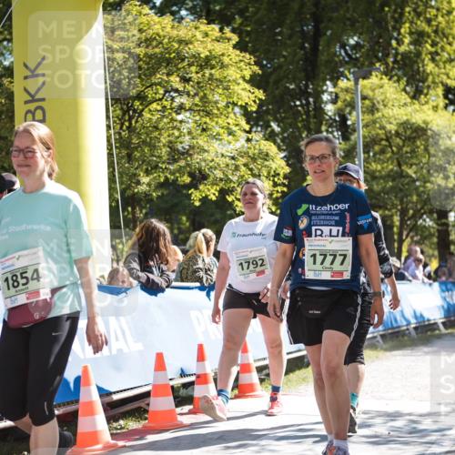 09.05.2026 - Störlauf H.Heesch http://msf.ph/oto/9677383 09.05.2026 16:05:17 Ziel 1854, 1792, 1777 meine-sportfotos.de