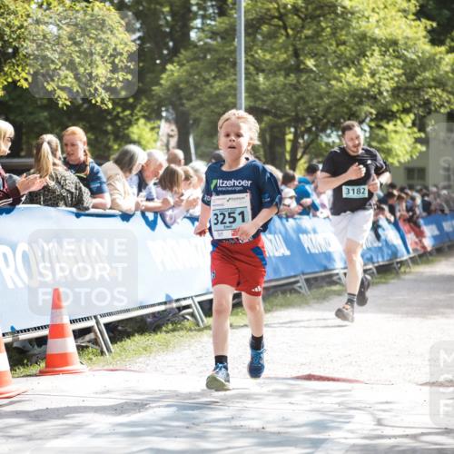 09.05.2026 - Störlauf H.Heesch http://msf.ph/oto/9678045 09.05.2026 16:24:26 Ziel 3251, 3182, 3232 meine-sportfotos.de
