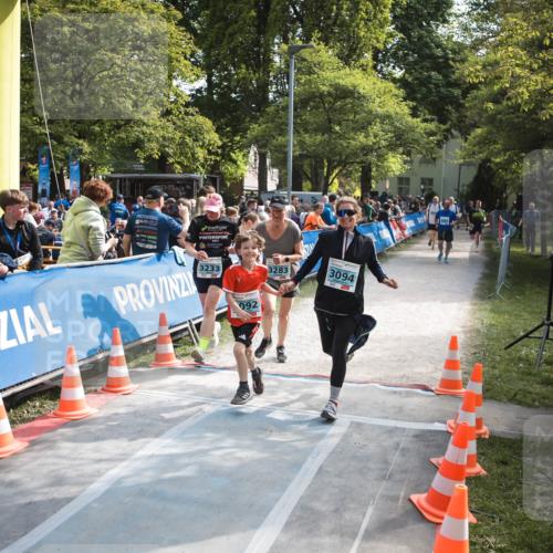 09.05.2026 - Störlauf H.Heesch http://msf.ph/oto/9679208 09.05.2026 16:33:46 Ziel 3233, 092, 3094 meine-sportfotos.de